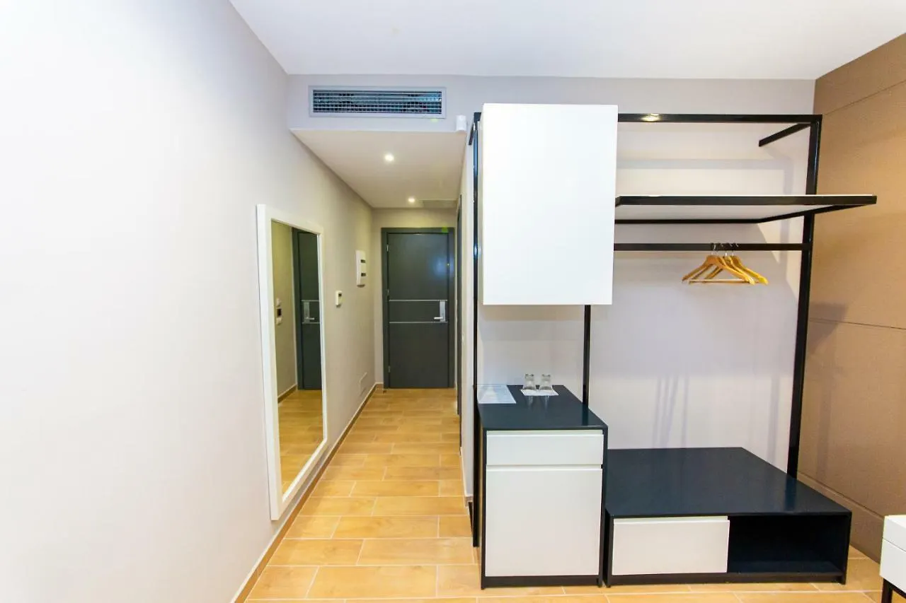 Delight Hotel Εξαμίλιο